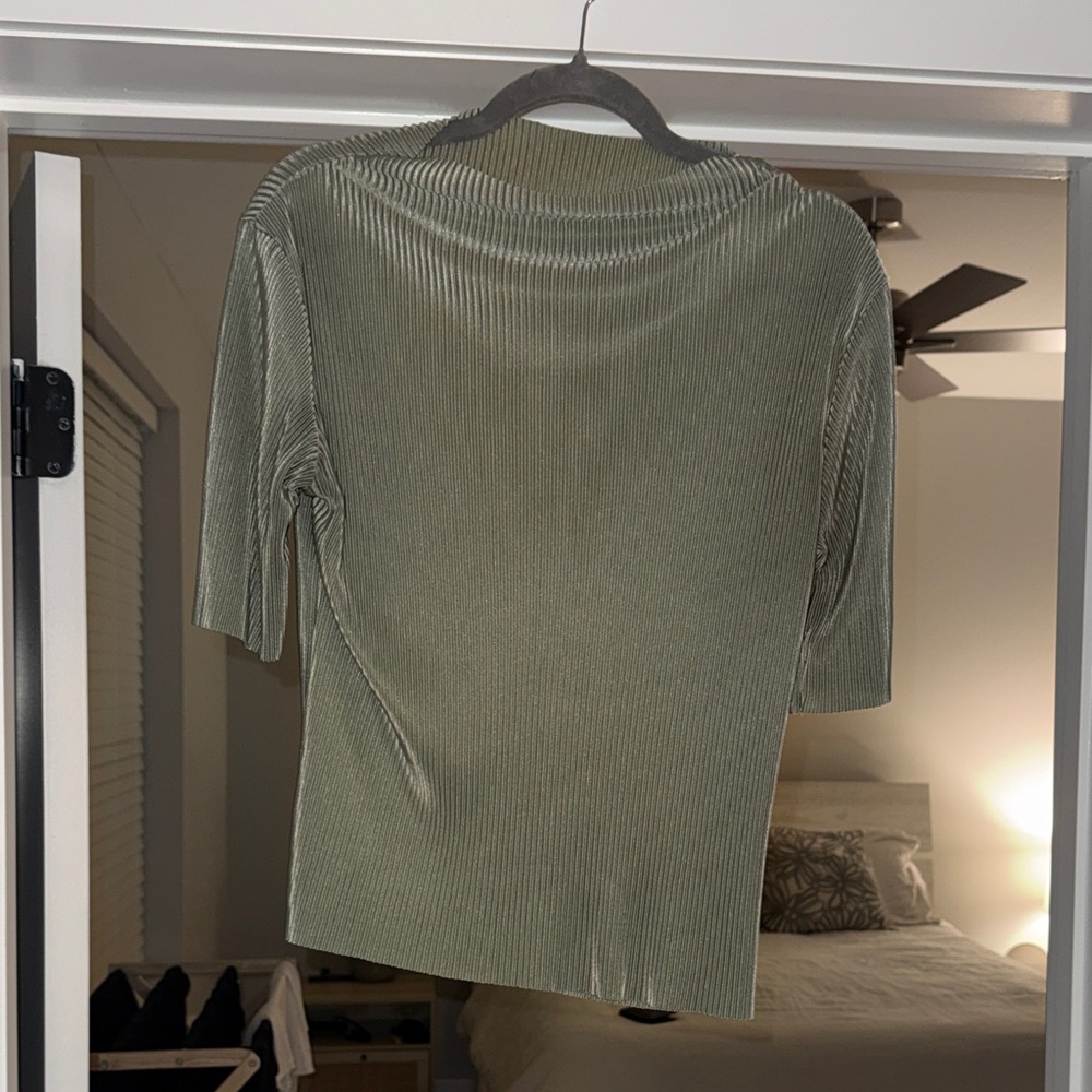 Metallic Ribbed Short Sleeve Top - Picture 2 of 2